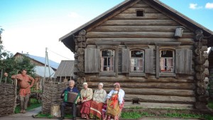 На завалинке