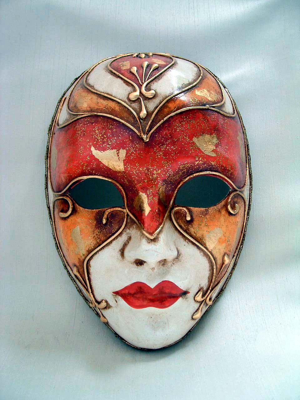 Красиво раскрасить маску. Венецианская Трёхликая маска. Маски венецианские карнавальные. Театральные маски. Карнавальная маска лицо.