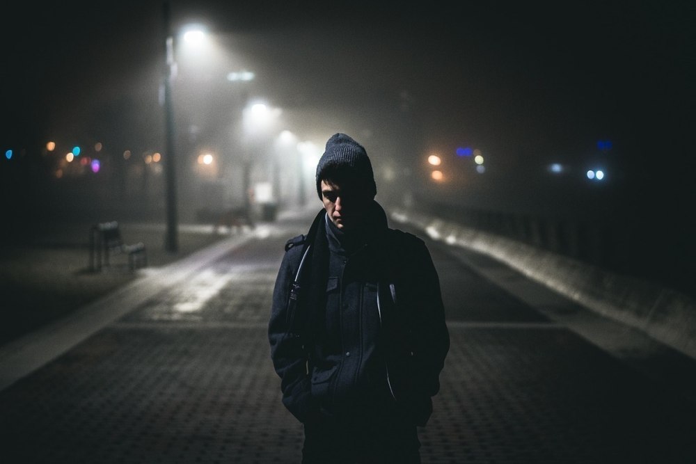 Парень ночью