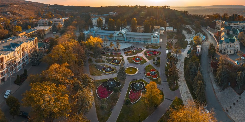 Парк цветник в Пятигорске осенью