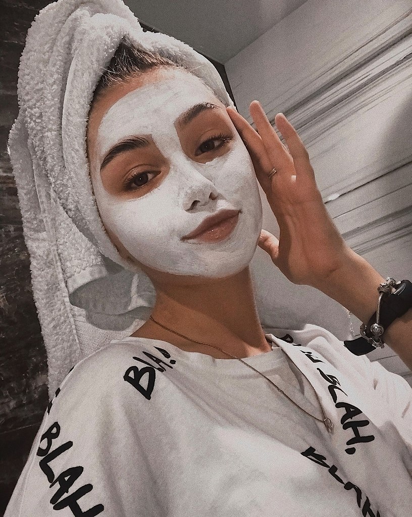 Девочки с мамкой на лице