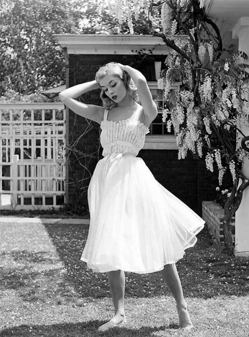 Нина Лин Vikki Dougan