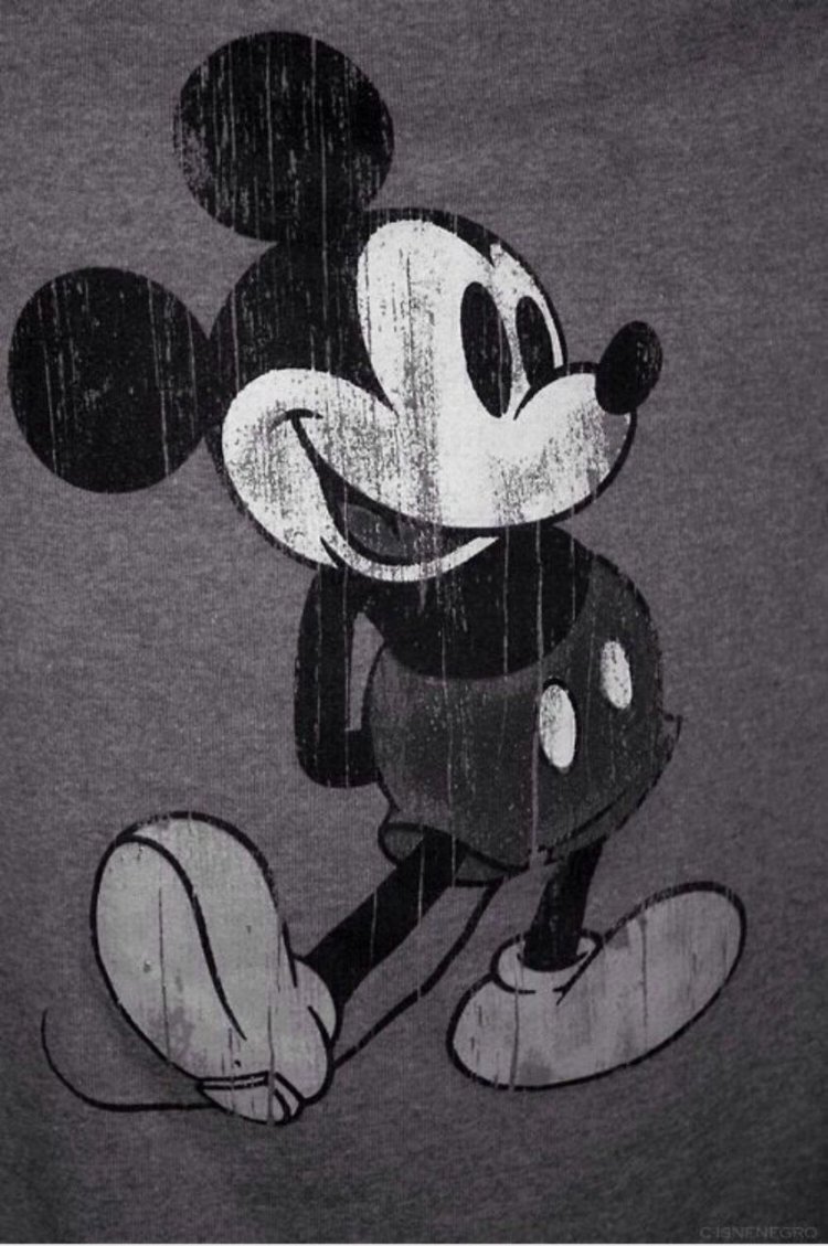 Mickey Mouse курит