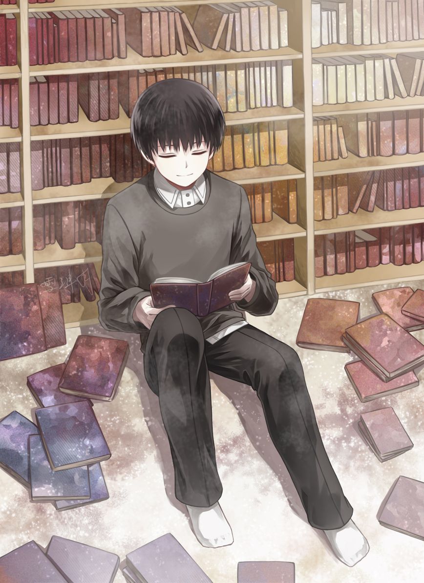 Канеки Кен с книгой