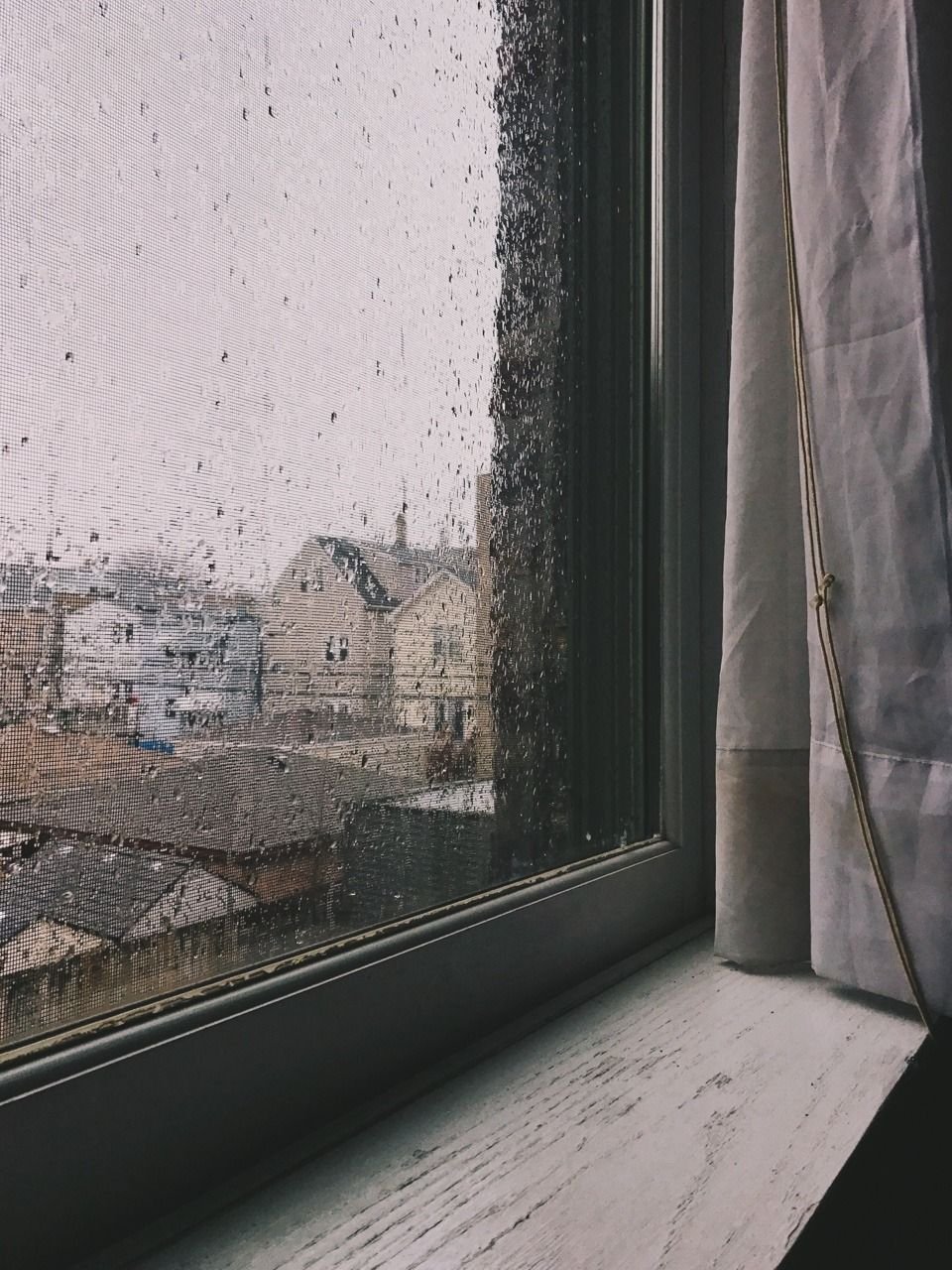 Дождь в окне
