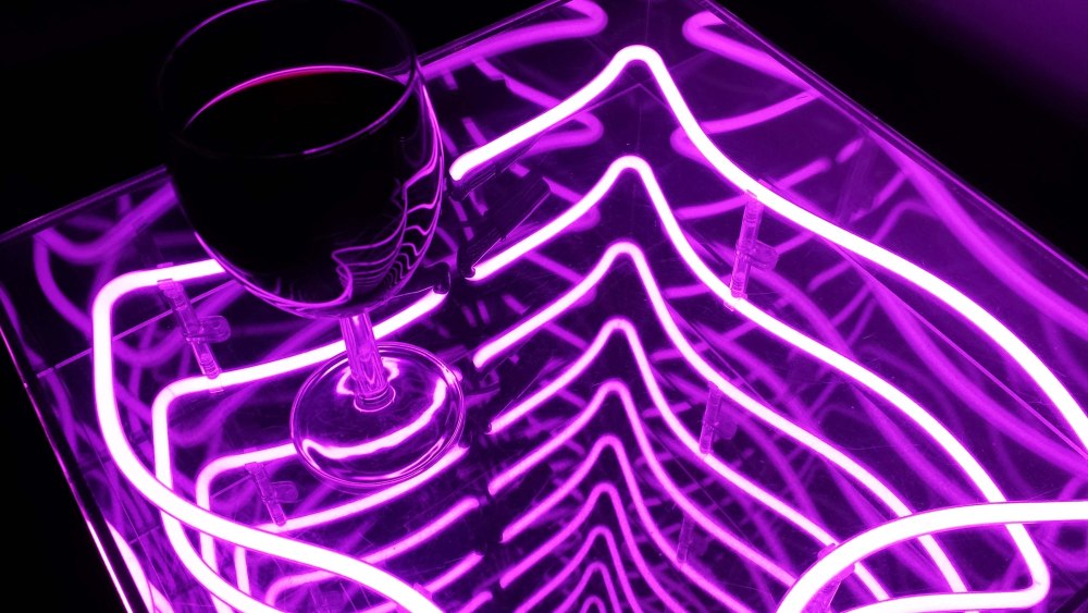 Аниме девушка в маске