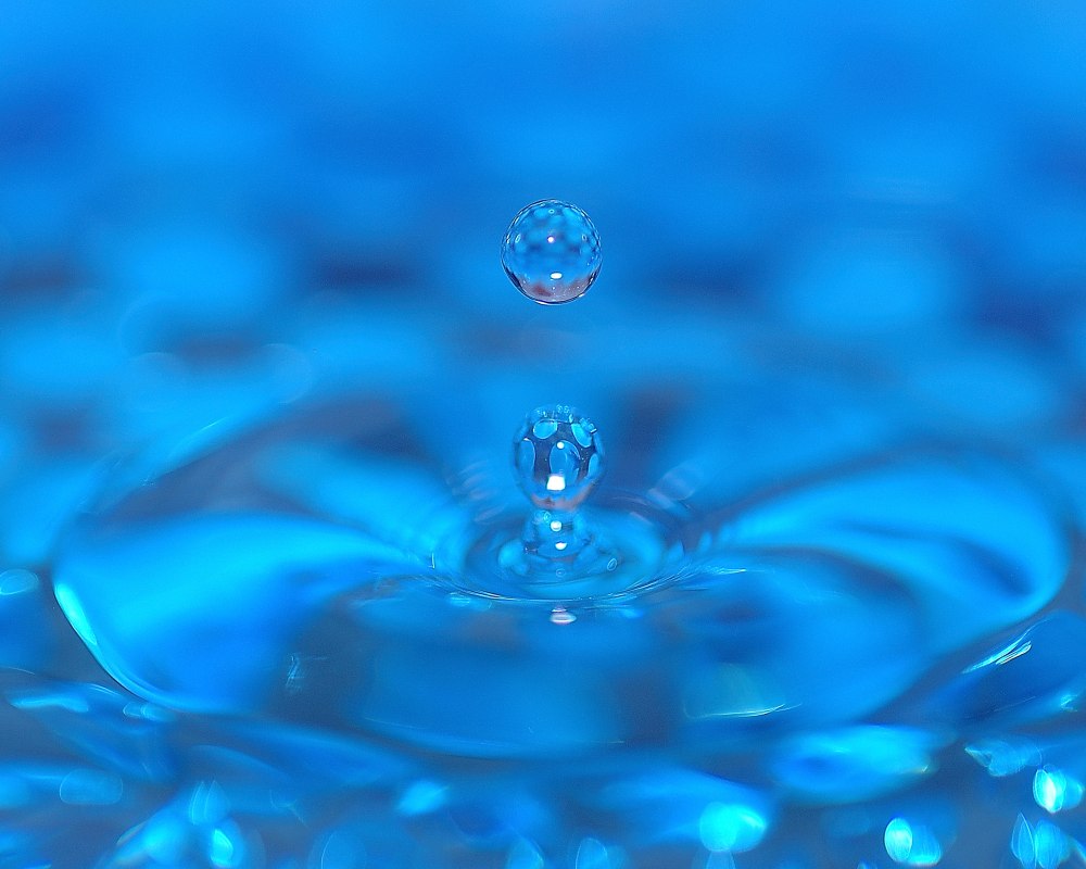 Бирюзовые капельки воды