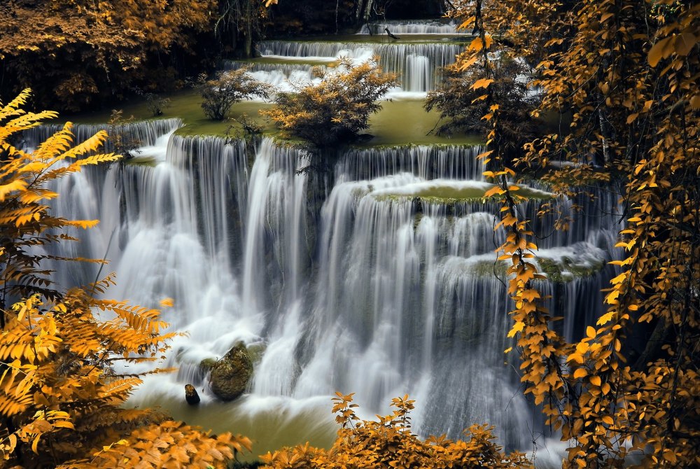 Водопад осень