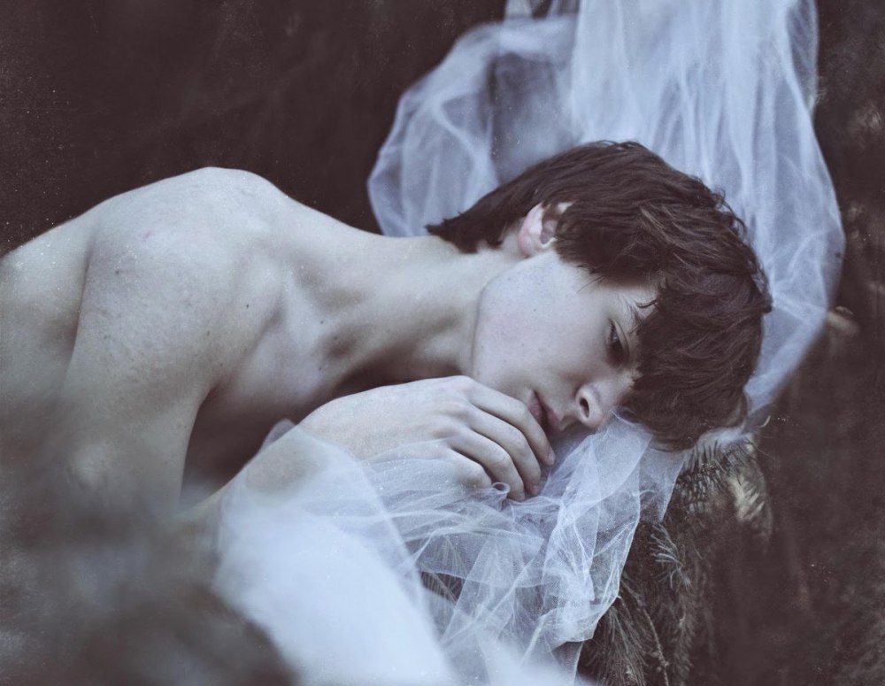 Рука в темноте