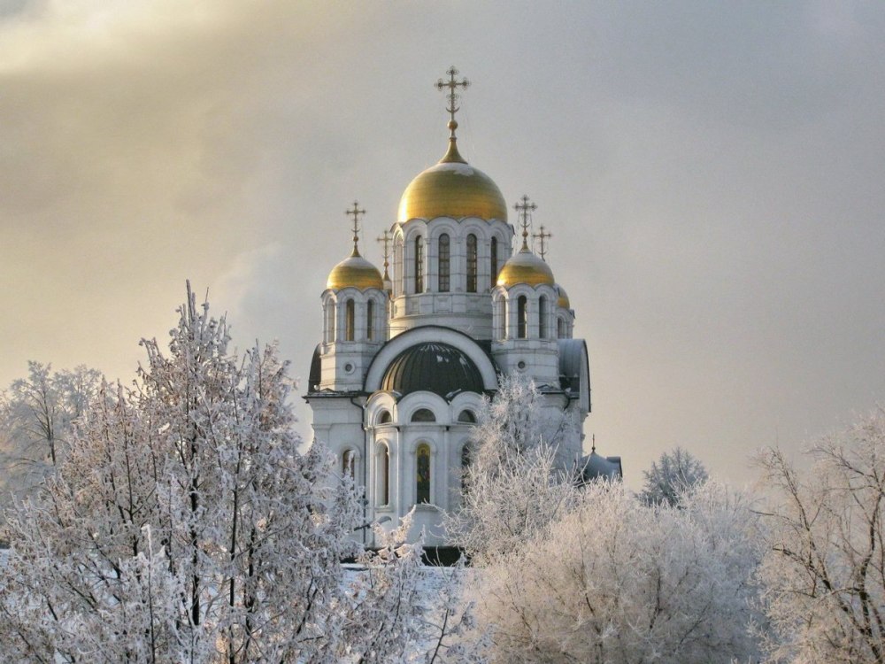 Купола церкви зима