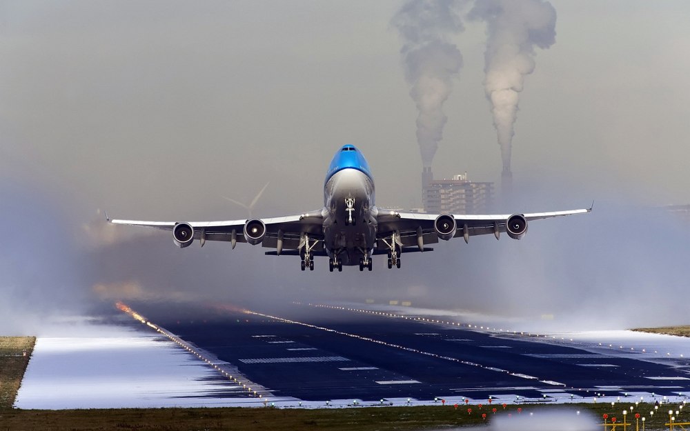 Б747 взлет