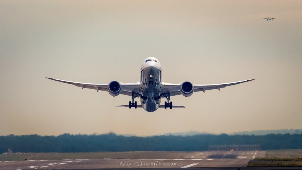 Boeing 777 спереди
