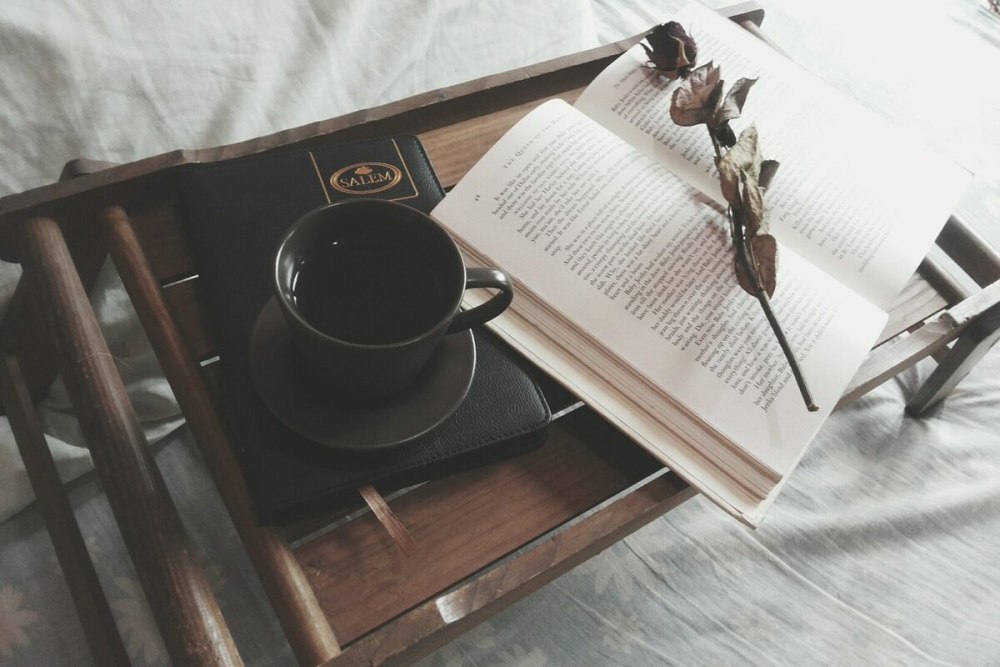 Книги на столе Эстетика