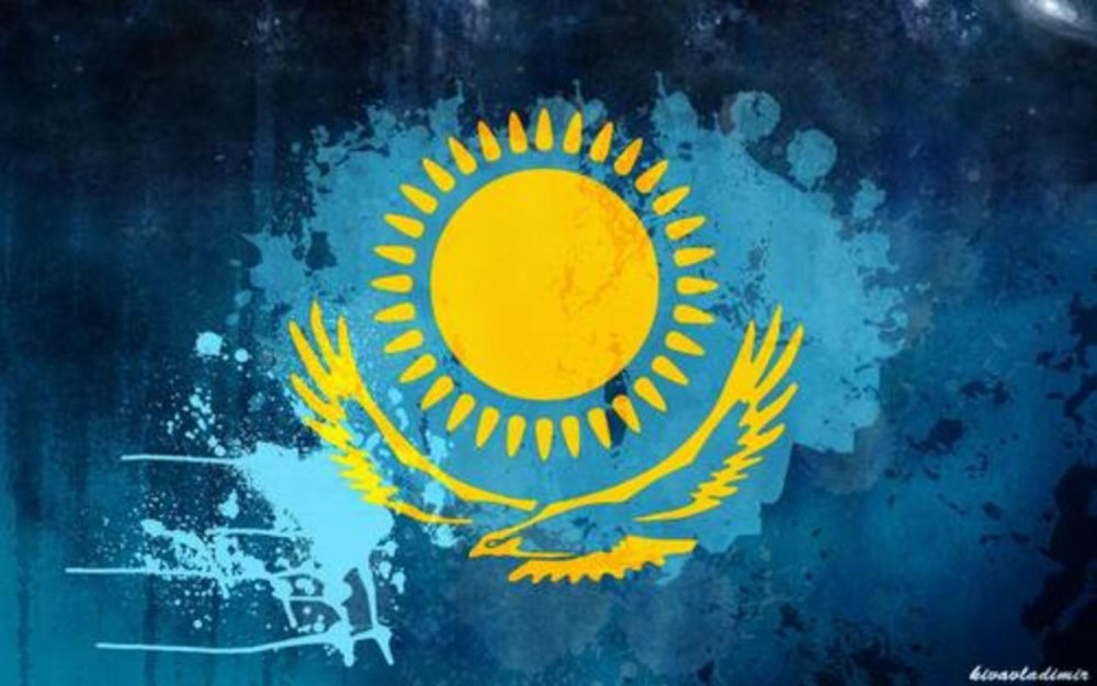 Золотой Орел на белом фоне