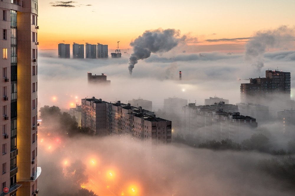 Многоэтажки в тумане