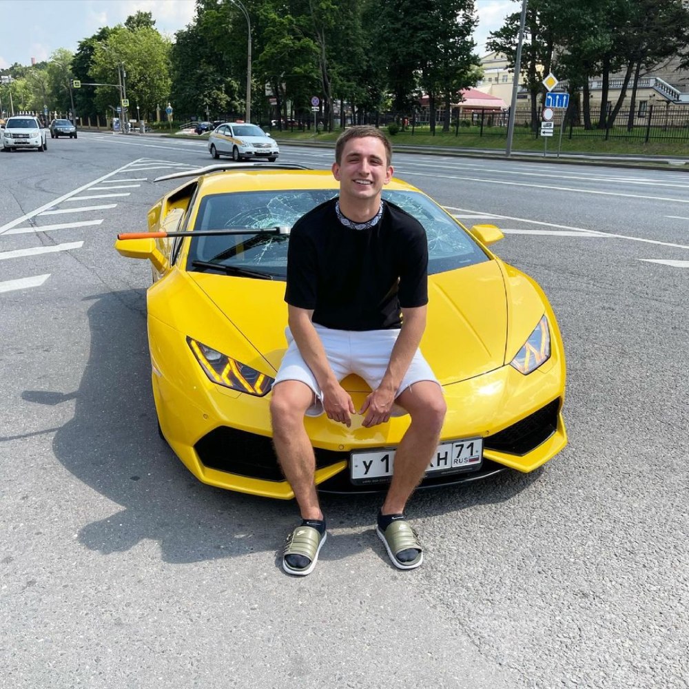 Литвин на фоне горящего
