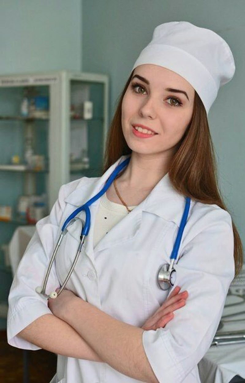 Девушка медсестра