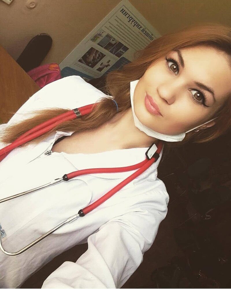 Красивые девушки медики