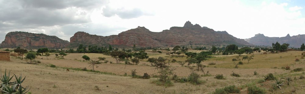 Горы царицы савской в Африке фото